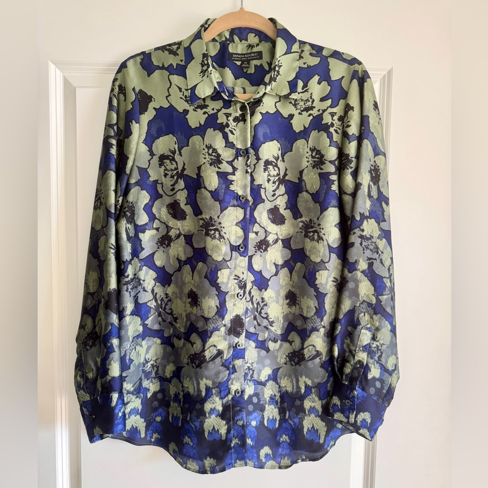 Banana Republic Washable Silk Blue & Green Floral Button-Up Shirt - Size M